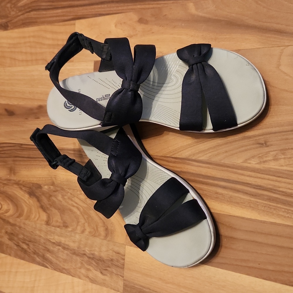 Cloudstepper by Clark's Black Strappy Sandal - Size 8.5